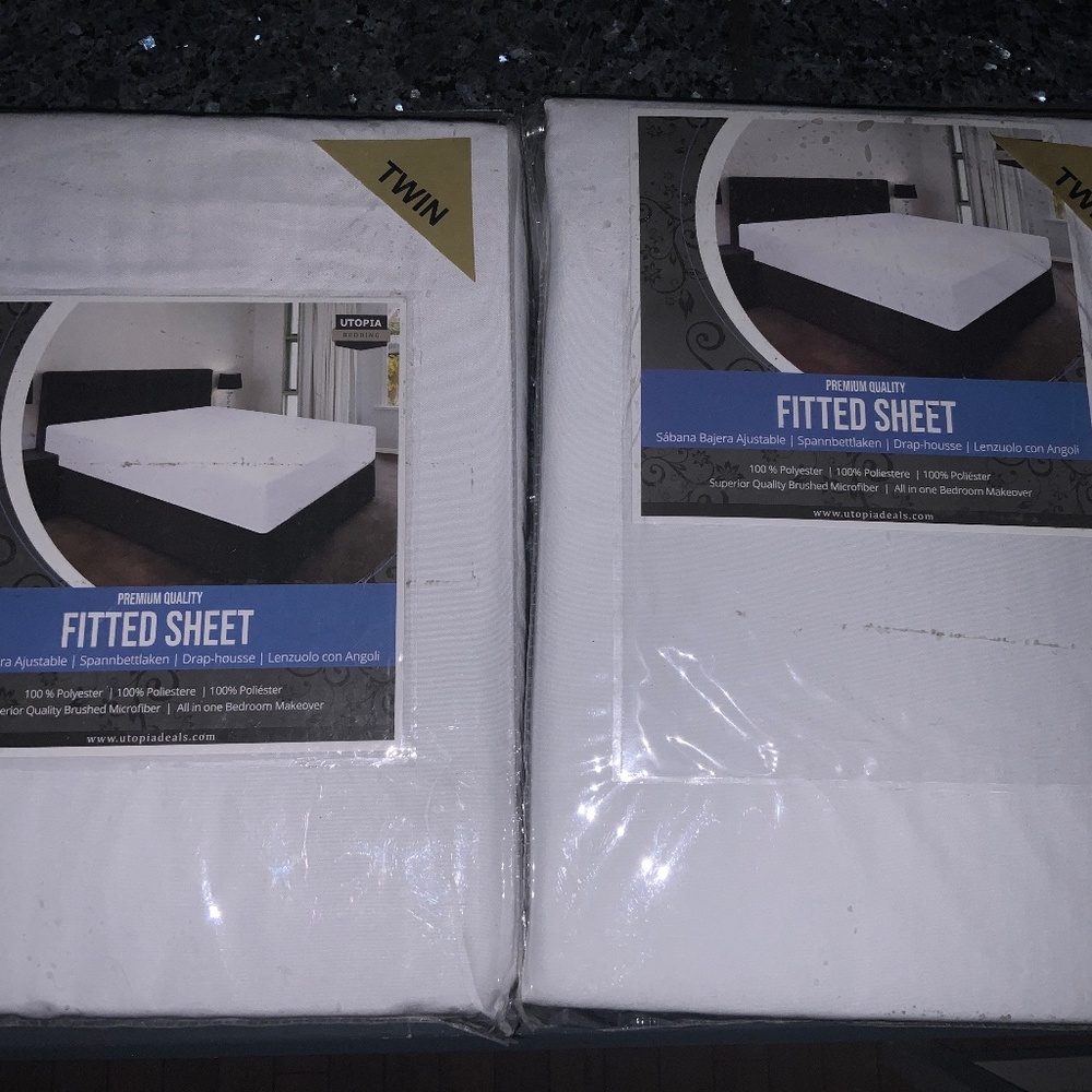 UTOPIA brushed microfiber white fitted sheet/New in bag/Twin/2 count